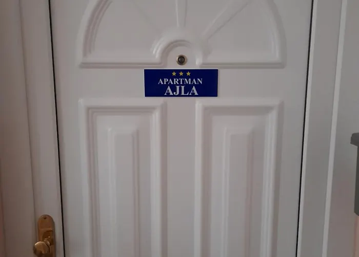 Ajla Apartman *